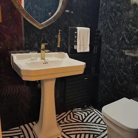 The Mad Hatter'S Guestrooms-2