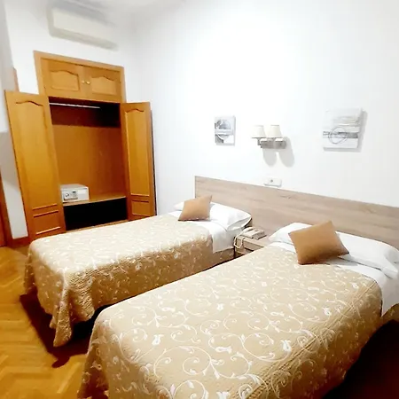 Hostal Biarritz-3