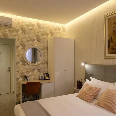 Monza City Rooms & Studios-3