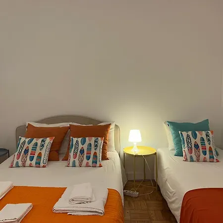 Alvalade II Airport Guest House-2