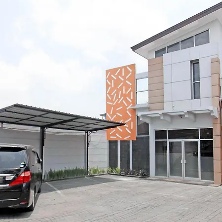 Reddoorz Near Hartono Mall 3-2
