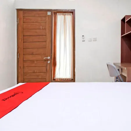 Reddoorz Near Hartono Mall 3-3