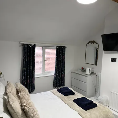 Rooms At 153 Room Only-3