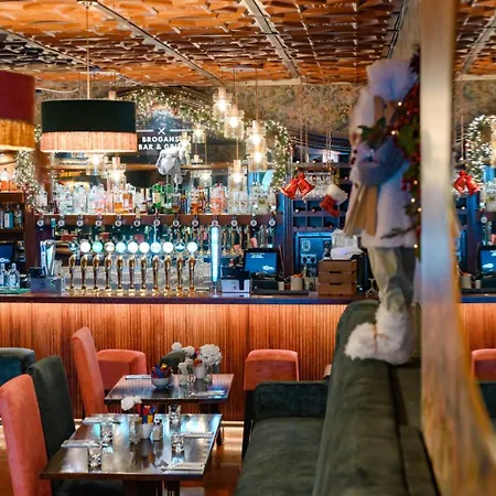 Brogans Bar & Hotel-2
