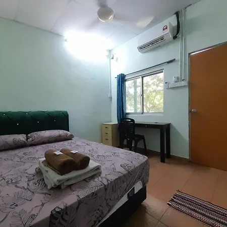 Tony'S Guesthouse At Teluk Bahang-2