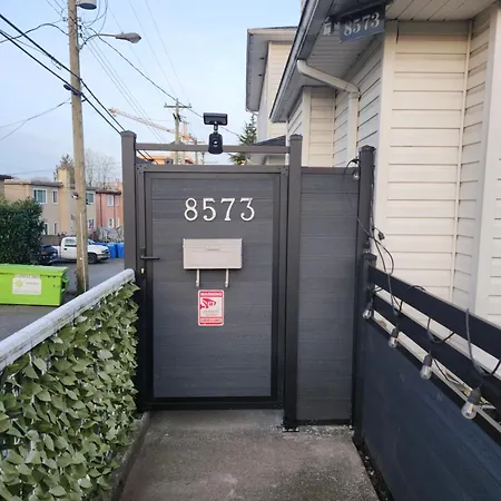 Marpole Guest House-3