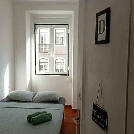 Central Lisbon Rooms In Palmira Shared Apartment For Surf Lovers-2