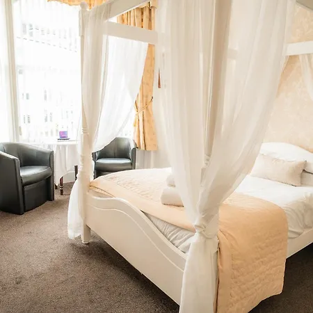 The Clovelly Hotel-3