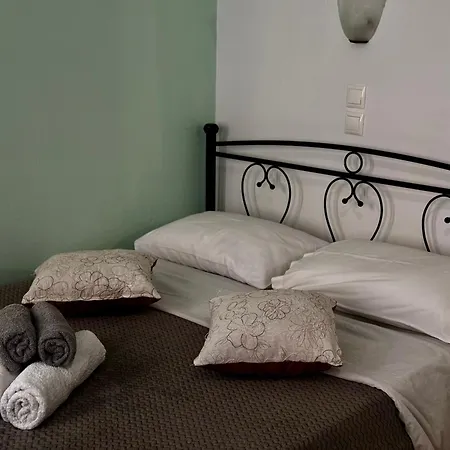 Lefteris Traditional Rooms-3