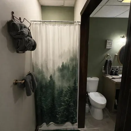 Suite 3 Eighteen-2
