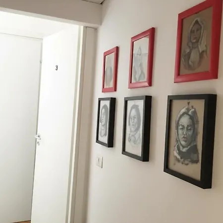La Galerie-2