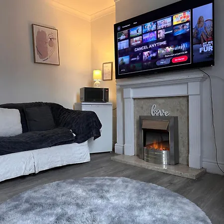Budget Rooms Lincoln City Centre , Fast Wifi & Self Check In-2