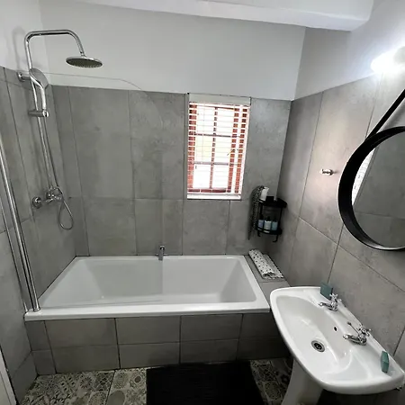 Kelkiewyn Waterkloof Guesthouse-2