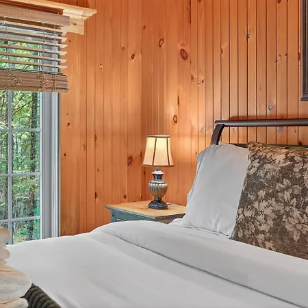 Domaine Riviere Sacacomie Chalets Et Bed And Breakfast -Manoir Canergie-3