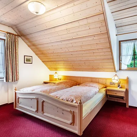 Cafe-Restaurant-Gaestehaus Waldvogel-3