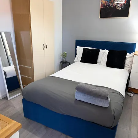 Comfortable Rooms Near Basildon Town Centre-2