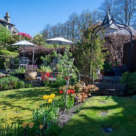 Leven House Bed And Breakfast-2