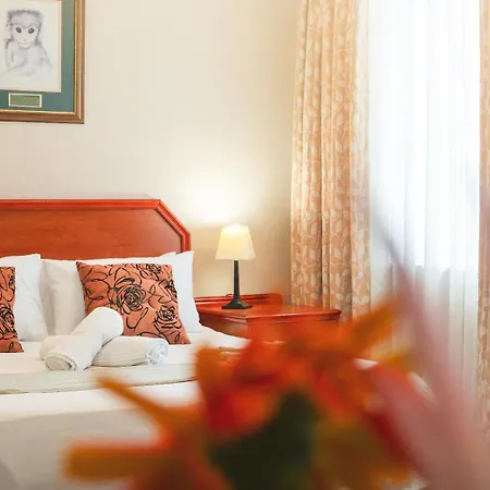Oak Lodge Guest House-3