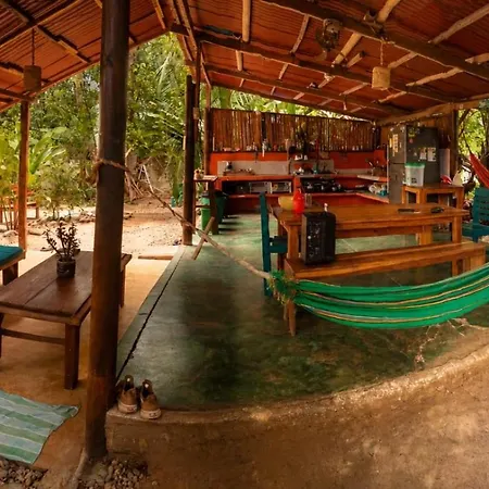 La Aldea Hostel, Camping y Hamacas-3