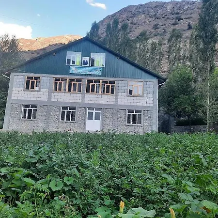 Jumaboy Guesthouse - Transport, Rooms & Hiking Tours-3