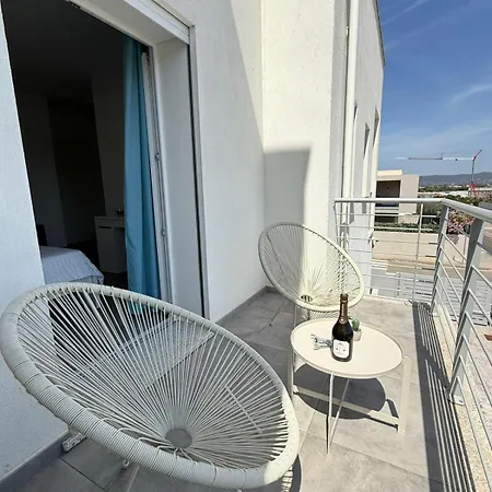 Artemisia Home-3