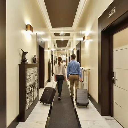 Alhambra Suites-3