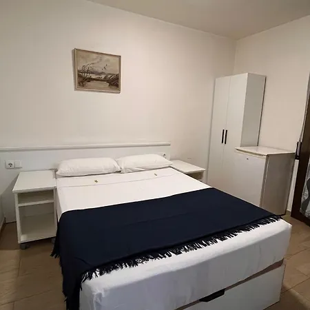 Hostal Cubelles-3