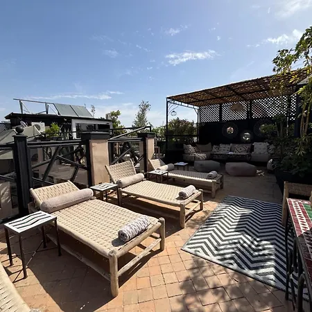 Riad Basidi piscine chauffée sur le toit de la médina-3