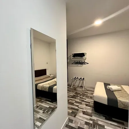 Hostal Andrea Granvia-3