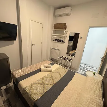 Hostal Andrea Granvia-2