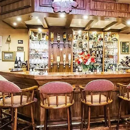 The Woodpecker Inn-2