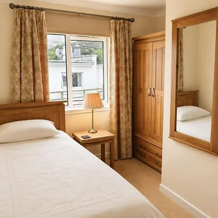 Cliffe House Bed & Breakfast-2