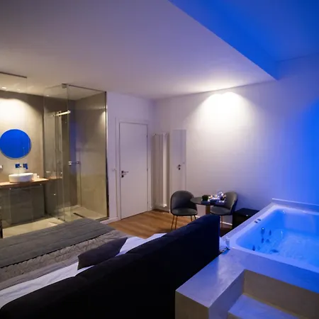 Four Luxury Suite-2