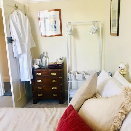 Cleave Court Guest House-2