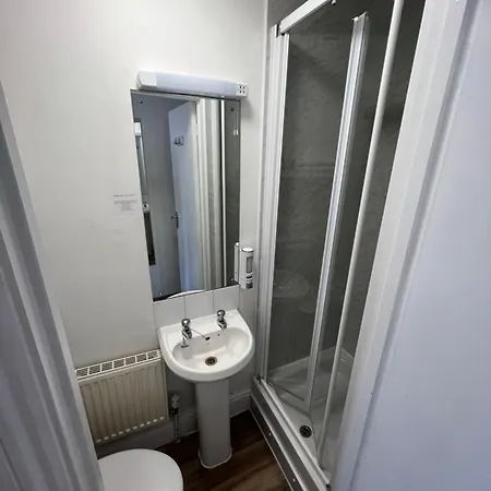 A & B Guest House Cambridge-2