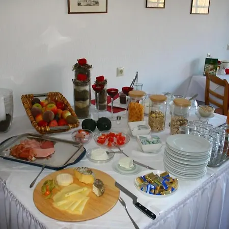 Gästehaus Trahasch im Adelshof-3
