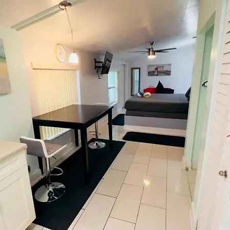 Billy'S Resort- Men Only - Solo Hombres-2