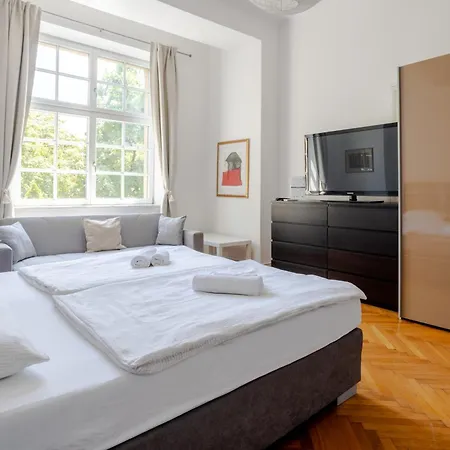 Urban Rooms-- Free Parking---3