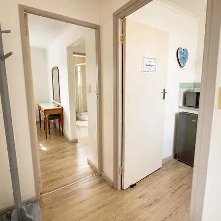 Bay Breeze Guesthouse Selfcatering-2