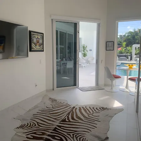 Men Only Clothing Option Guesthouse Near Wilton Manors-3