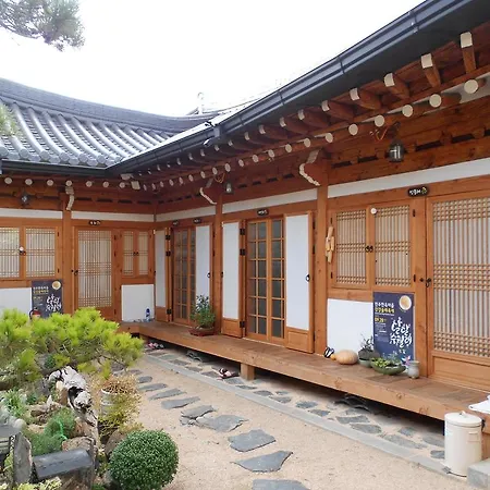 Happiness Full Hanok Guesthouse-3