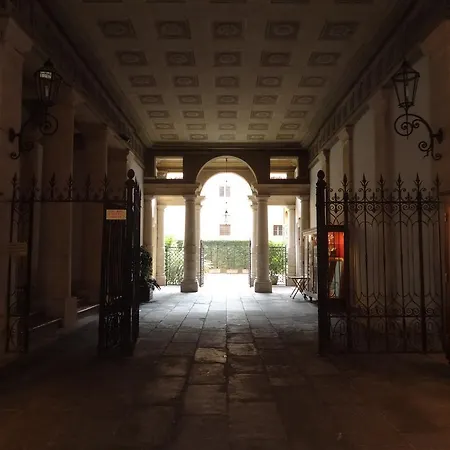 Il Cappello Di Giulietta - 2Nd Floor - Stairs Required-3