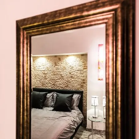 Trevi & Pantheon Luxury Rooms-3