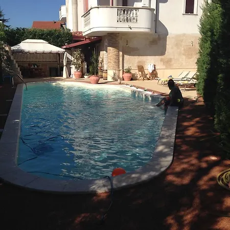Glamour Bed & Breakfast-2