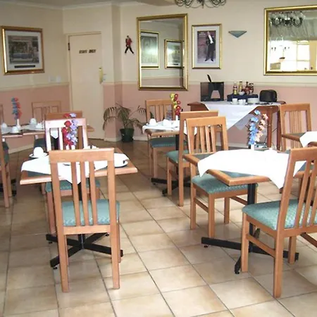 Broadway Guest House Bellville-2