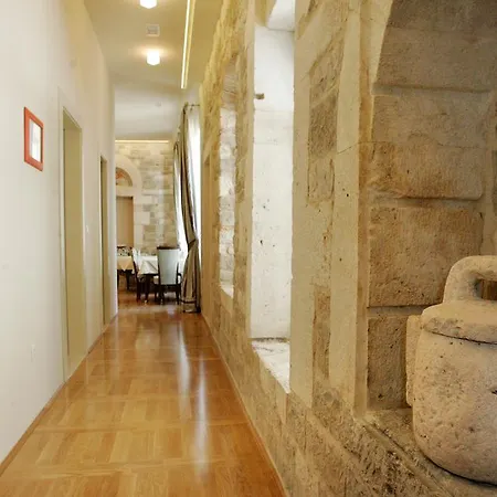 Palace Augubio-3