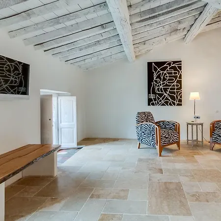 La Maison De La Place Lourmarin-3