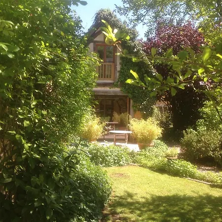 Au Fond Du Jardin Maison D'Hotes-3