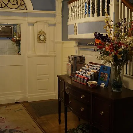 463 Beacon Street Guest House-3