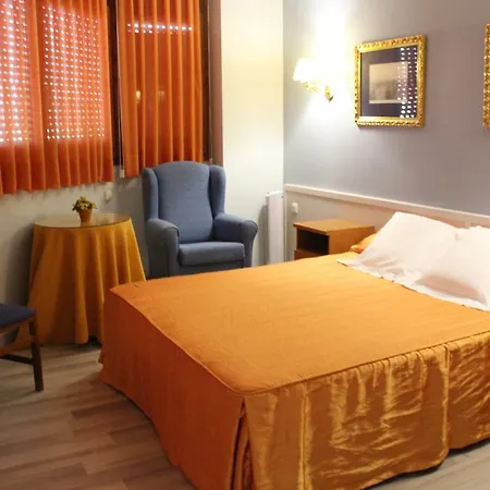Hostal Montserrat-2
